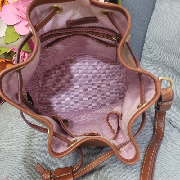 DOONEY AND BOURKE SAFFIANO KENDALL CROSSBODY BAG /WITH COIN BAG KEEY CHAIN - Picture 10 of 16